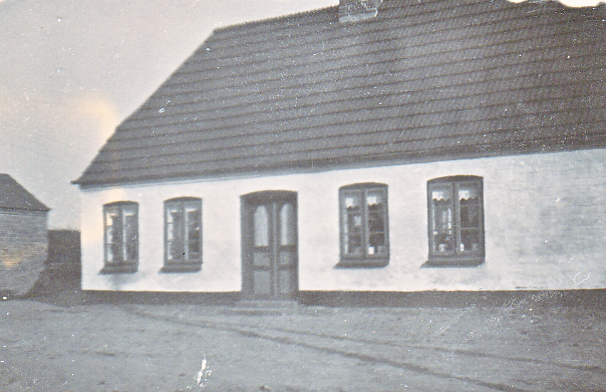 Familien Rasmussen/Svendsens hus i Iller.